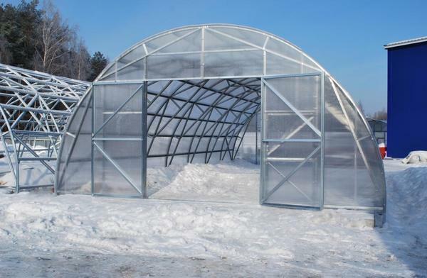 The reinforced frame for the greenhouse in winter is necessary to protect against the effects of snow, strong wind and frost
