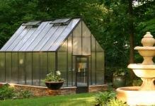 How-to-build-greenhouse-with-hands-of-polycarbonate2