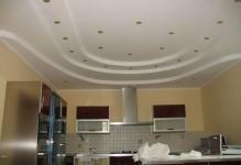 Dizajn-kuhinja-strop od gipsanih ploča