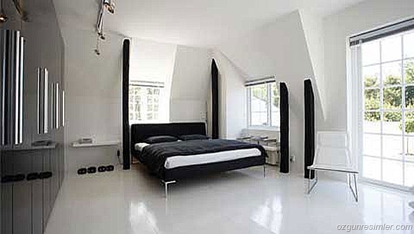 Bir yatak odası 14 metrekarelik Tasarım: Sana siyah izlemek tavsiye - beyaz ofis 11, 17 metrekarelik bir niş ile