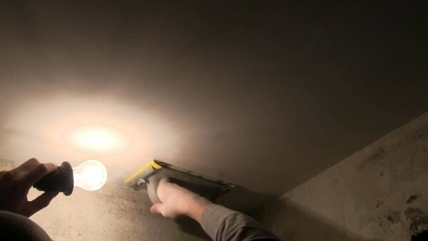 Svjetiljka vam omogućuje da brzo uskladila strop