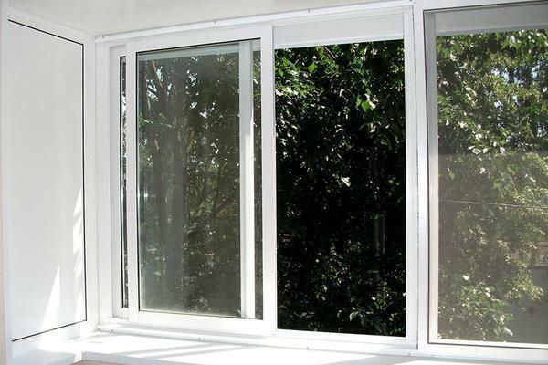 Klizna prozorski sustavi imaju nekoliko prednosti