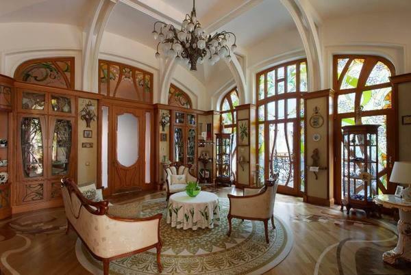 Brown color is widely used in decorating the living room in the Art Nouveau style
