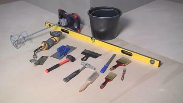Precis innan du börjar med väggarna är nödvändigt att förbereda de nödvändiga verktygen