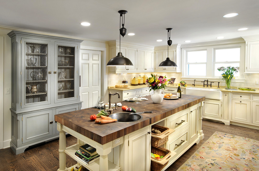 For a country kitchen lighting fixtures can be hung in a retro style