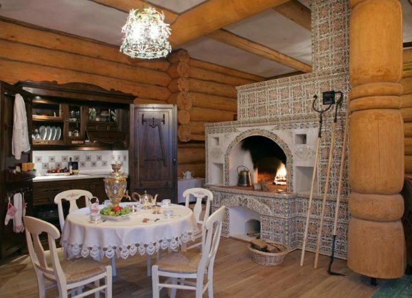 Der Ofen kann nicht nur das Haupt dekorative Element des Innenraums, sondern auch eine gute Möglichkeit Erwärmung funktionierender