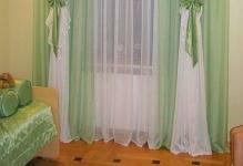 Childrens-bedroom-curtains-green-and-white-2014