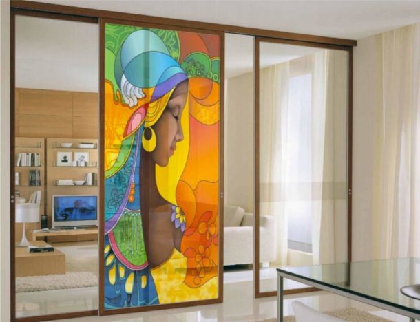 Any pattern can be applied to the glass of the partition.
