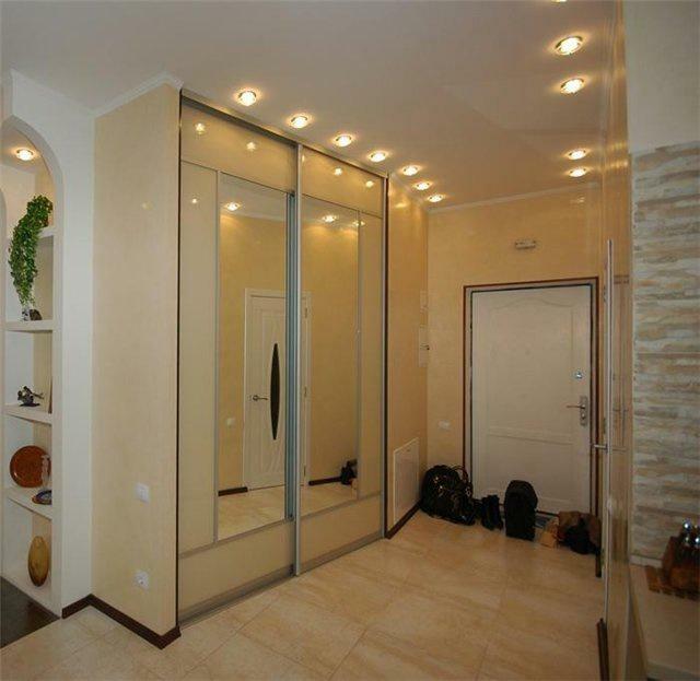 Built-in closets in the hallway photo: in the corridor and in the small, photo inside, design, filling your own hands, make a mirror