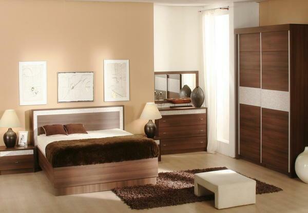 Schlafzimmermöbel-Set: Gehäuse-Kits, bereit Fotos, Design-Projekte kostengünstig, vorgefertigte Lösungen