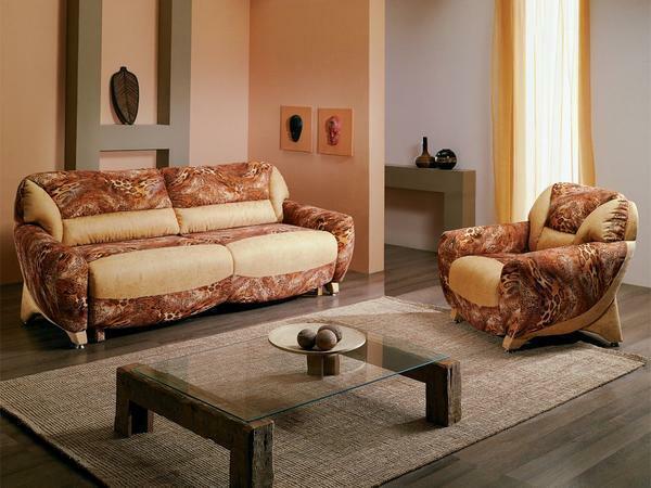 When choosing materials for upholstered furniture in the living room, do not be afraid to combine them