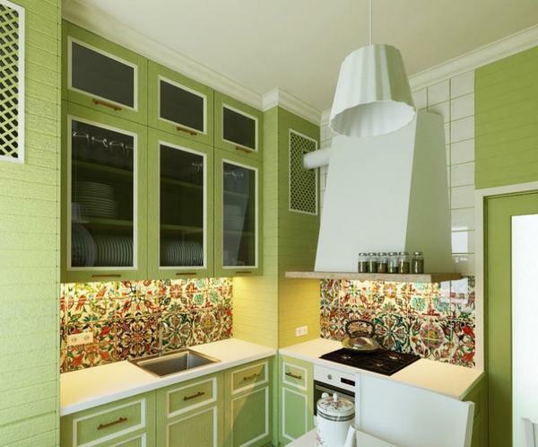 Una opción de ganar-ganar - combinar diferentes tonos de las paredes verdes y techo blanco