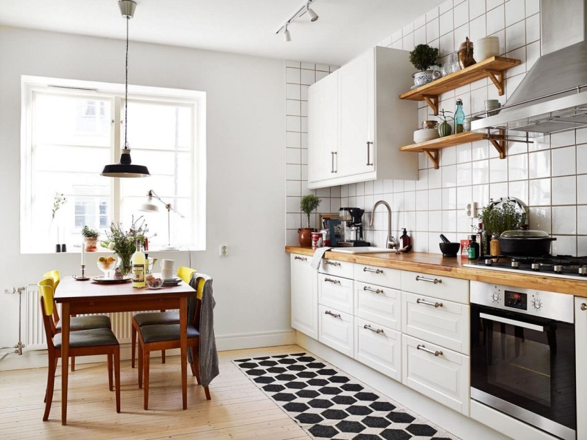 Arbeitsbereich in der Küche in einer stabilen und dauerhaften Keramikfliesen fertig gestellt werden 