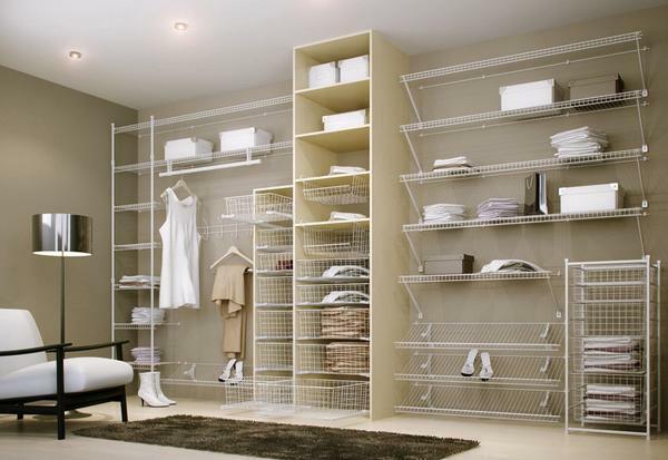 It should be equipped with a wardrobe so many storage systems that fit things of all family members