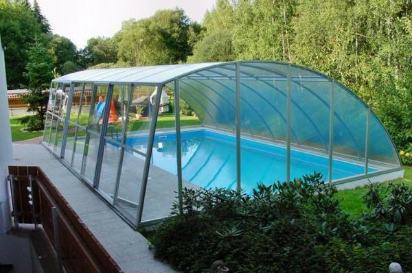 The pool-greenhouse in the villa area is perfectly protected from pollution and does not require regular cleaning