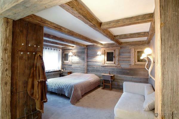 The style of the "chalet" is practical and convenient with a minimum of decor and a maximum of natural materials and natural shades