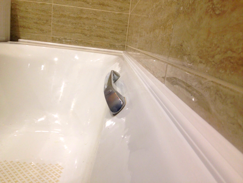 גבול עבור האמבטיה: בדרך אסתטית לחסל פערים לא רצויים