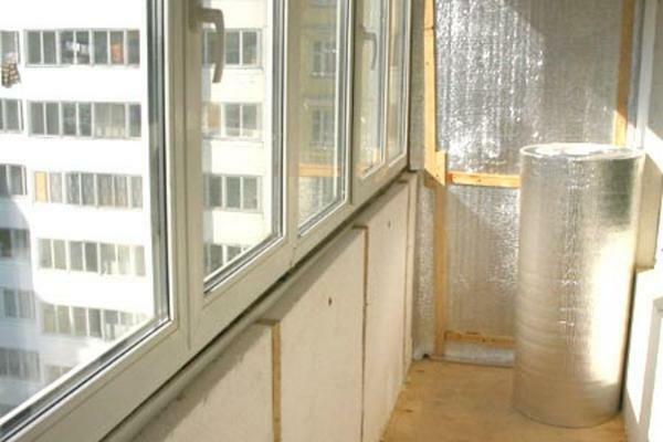 In addition to the mandatory glazing, it is necessary to insulate the walls by choosing the most suitable material for the insulation of the balcony