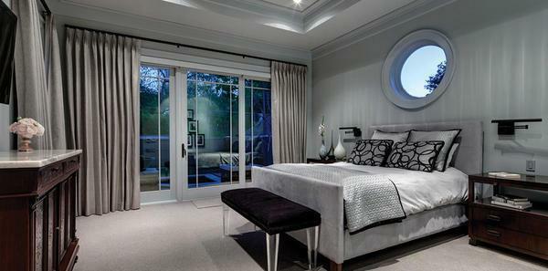 Ozadja kovinske barve v notranjosti spalnici vedno videti zelo eleganten in samozadostnost
