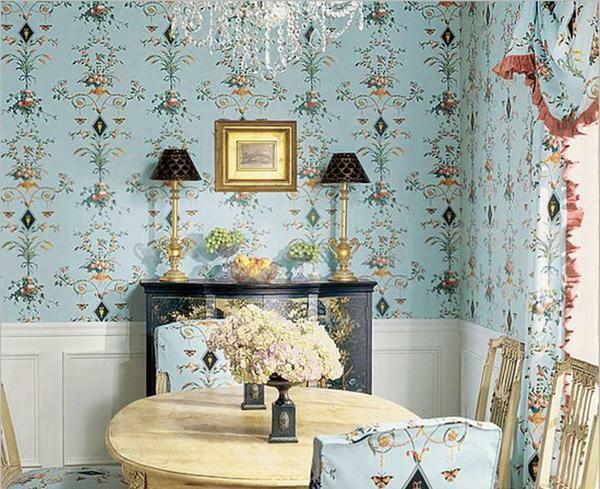 Papel de parede com motivos florais são ideais para aqueles que querem projetar o interior no estilo de Provence