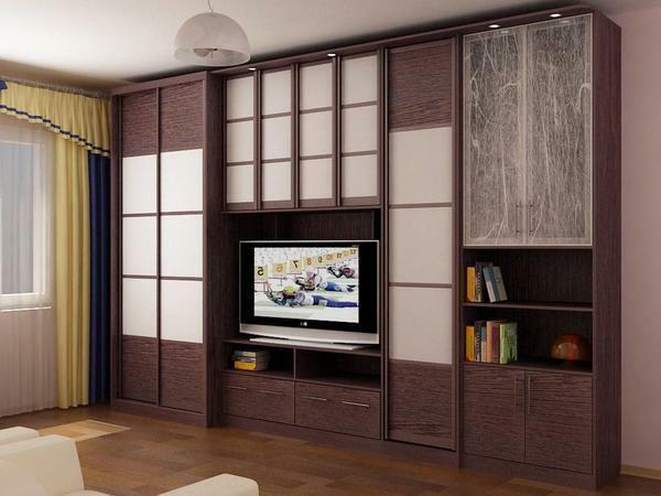 The wall into the living room with two cupboards is an excellent choice for those who need to place a lot of things