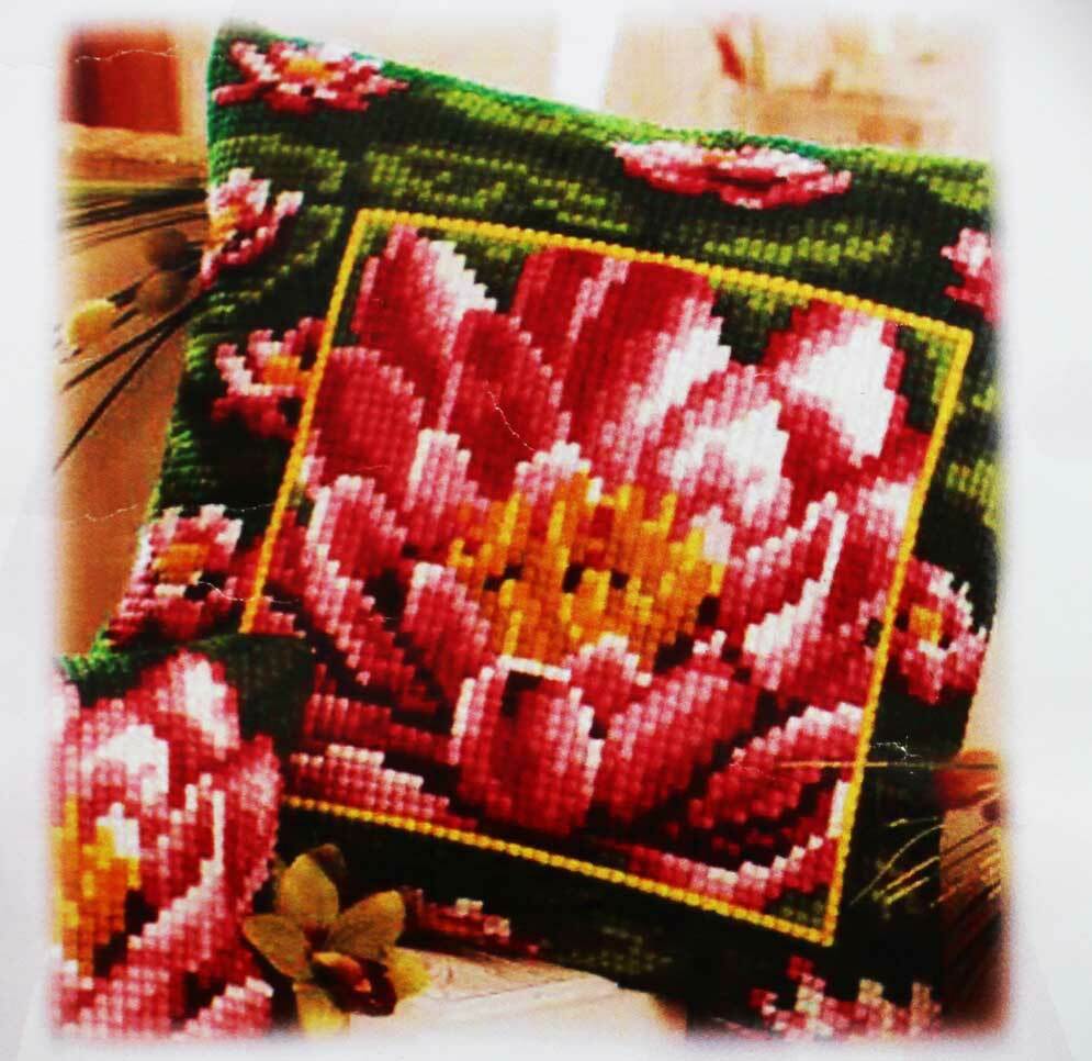Cross-stitch embroidery woolen sets sets: patterns and pillows
