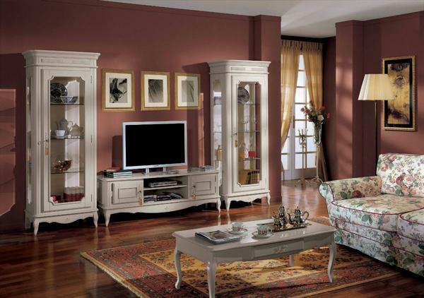 Izba v súčasnom klasickom štýle určite musieť vyzdvihnúť drahé a vysoko kvalitný nábytok