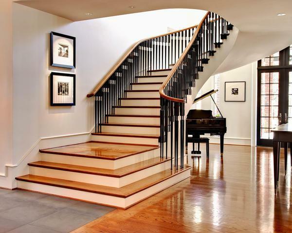 The dimensions of the balusters must correspond to the dimensions of the staircase and fit into the design of the room