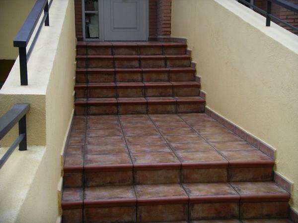 It should be remembered that the steps should be sufficiently wide and not too steep - this affects the ease of use