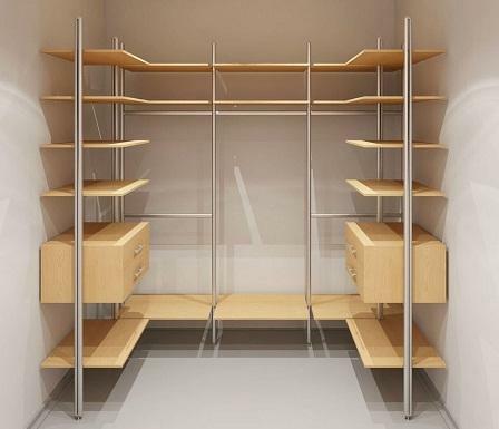 The niche is an excellent place for the dressing room, because it does not take up space in the room
