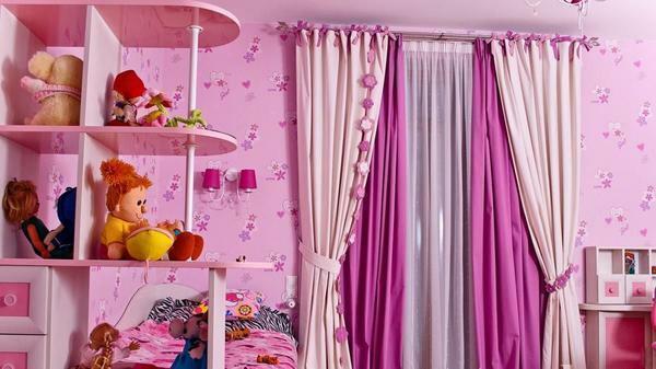 Sehr schön im Kinderzimmer für das kleine Mädchen sucht Vorhänge mit lambrequins und Stoffen