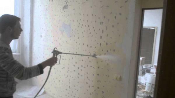 Pred tapeciranje zidov mora biti mogoče odstraniti prah, mavca in lepila ostanke
