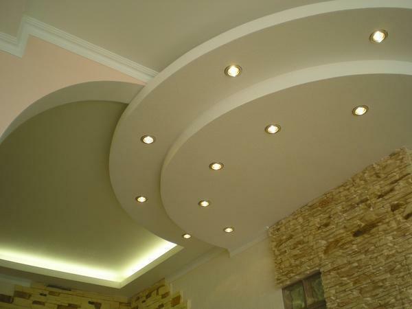 Krepost višerazinski gipsanokartonskih stropova je njihov običaj dizajn, što daje jedinstven izgled sobu