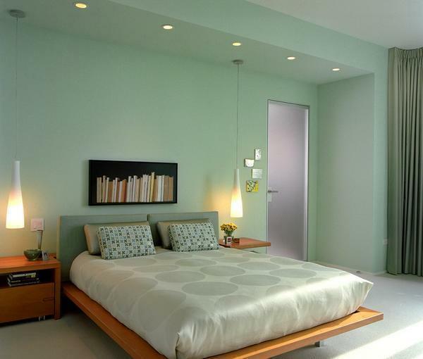Siekiant užtikrinti vienodą apšvietimą visą ploto miegamajame, šviestuvai turi būti ant abiejų lovos pusių