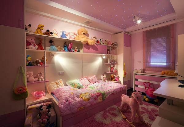 Ružičasta boja je bez premca za registraciju protežu stropa u dječjoj sobi za djevojčice