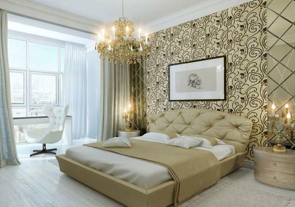Accent väggen bakom sänggavel kan utfärdas med hjälp av tapeter med vegetabiliskt eller traditionella mönster