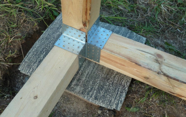 Here is an example of how to connect the corners of the foundation and the rack