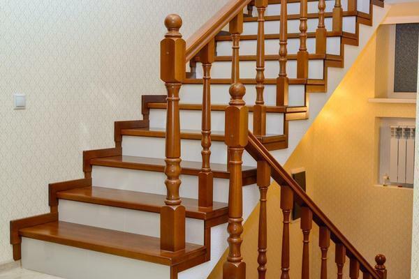The most popular material for finishing the steps is oak