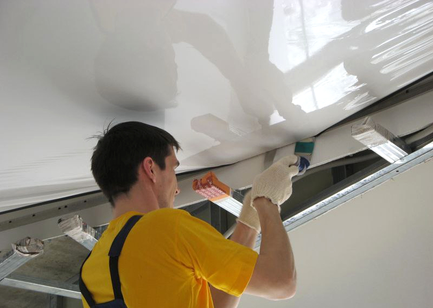 It is worth deciding in advance with the type of fastening of the stretch ceiling