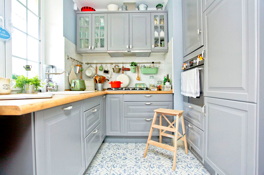 En bänkskiva med en inbyggd diskbänk är det mest önskvärda elementet i köket för många hemmafruar.