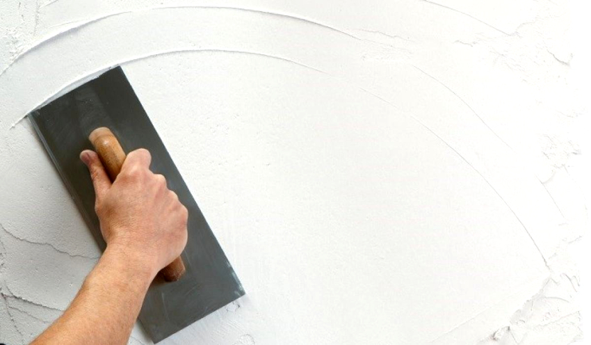 Antes de paredes de vidraceiro sob o papel de parede, você deve se certificar de que a superfície com todos os parafusos foram removidos