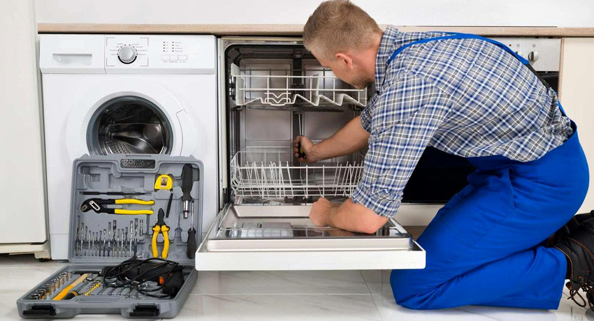 Dishwasher: setting their own hands in the kitchen