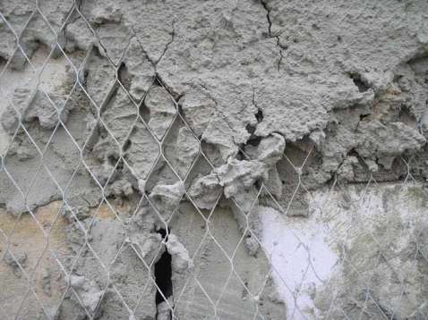 The use of reinforced mesh for plaster