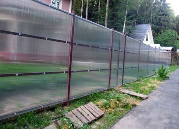 polykarbonát plot je postavená veľmi rýchlo