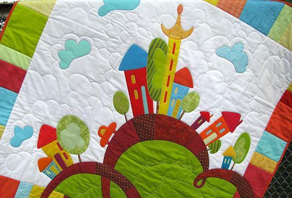 Quilt patchwork, laget med sine egne hender, vil være en perfekt dekorasjon av et barnerom, eller en original gave