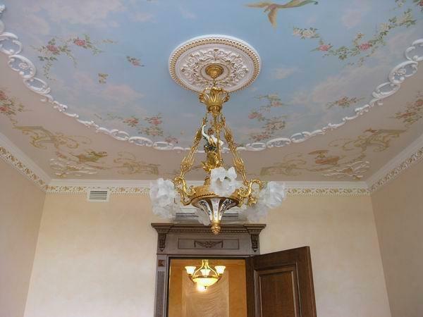 The artistic painting of the ceilings - the original way of decorating the room