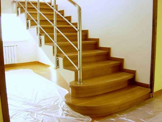 It is possible to make a concrete staircase attractive with its wood trim