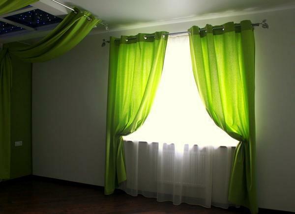 Green curtains can be used in any interior, regardless of its style