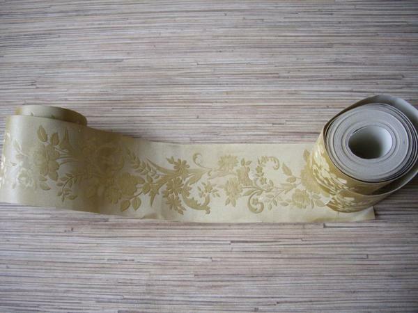 Before gluing curbs for wallpaper it is recommended to check the entire tape for defects
