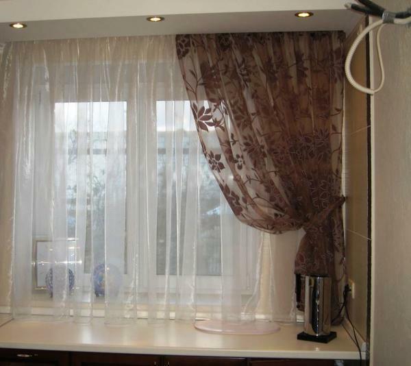 Tulle in the kitchen can be hung in several ways